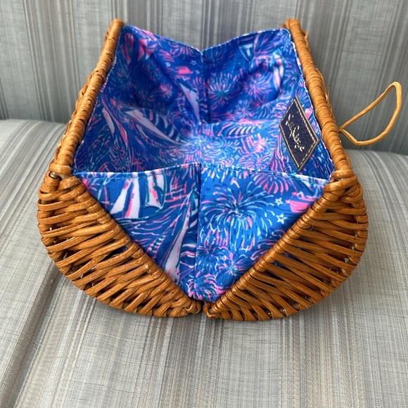 Lilly Pulitzer Wicker Case with "Boca Blue Its A Sailabration" Lining - NWT - Picture 11 of 12